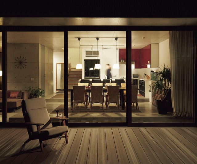 夜のウッドデッキ　宇治市　工務店　スタッツリビング